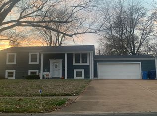 820 N Park Ln, Florissant, MO