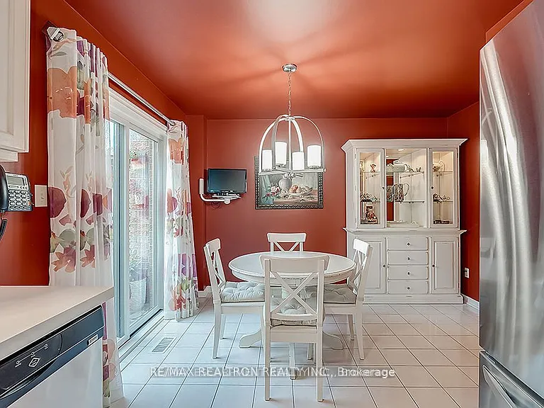 5591 Cosmic Cres — Photo 12