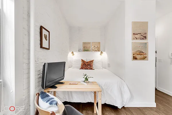 Rented by CORE | media 11