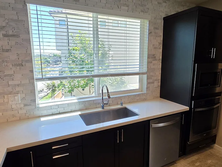 16208 Camden Cir — Photo 11