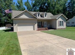 8285 Silver Ridge Dr, West Paducah, KY 42086