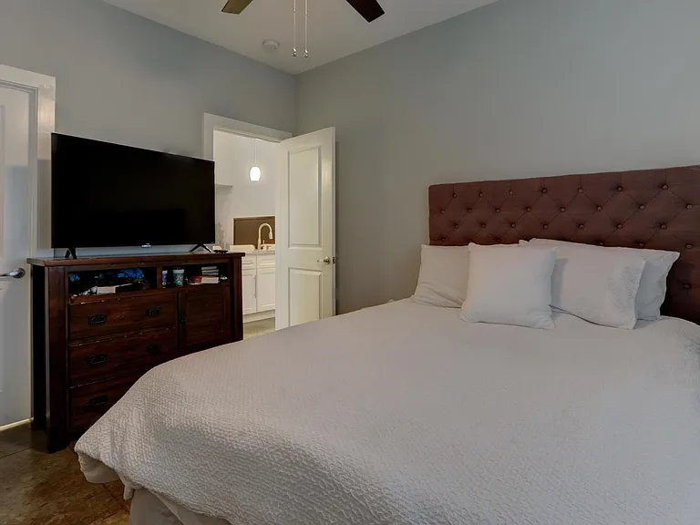 204 Highland Oaks Ln #204 — Photo 10