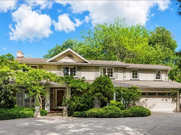 5052 Lakeshore Rd, Burlington, ON L7L 1B9