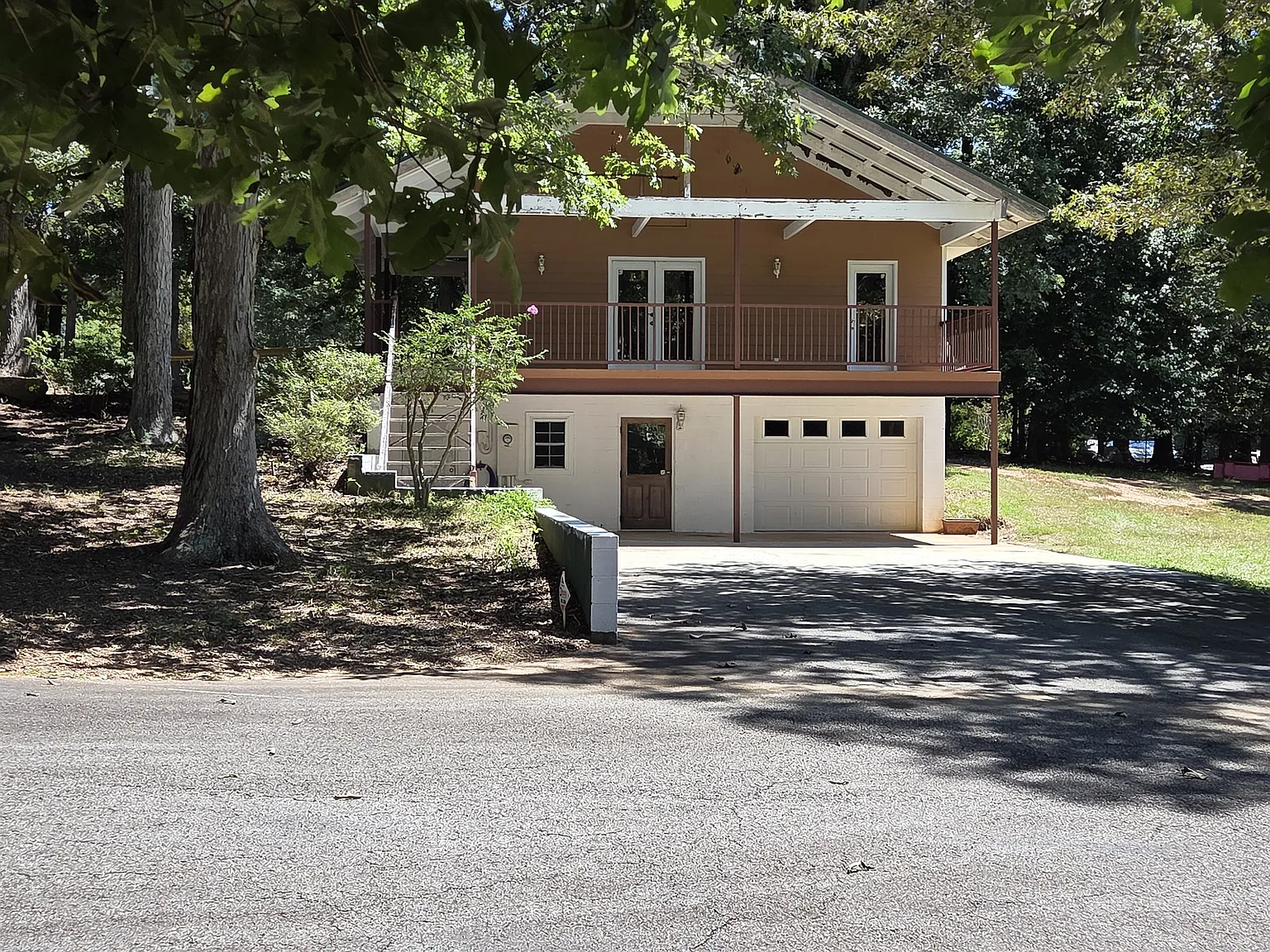2 bed, 1.5 bath, 784 sqft, $1,875 — Photo 3