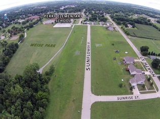 2704 Sunflower St, Perry, IA 50220