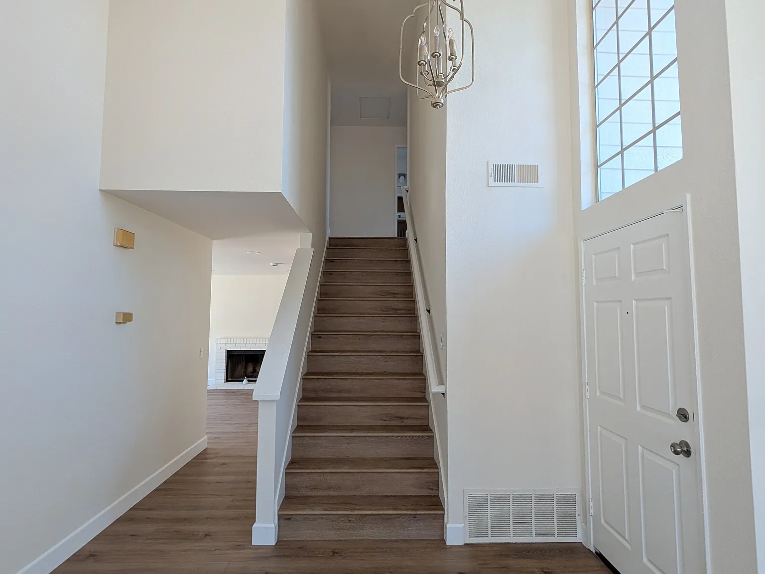 4 bed, 2.5 bath, 1852 sqft, $4,395 — Photo 2