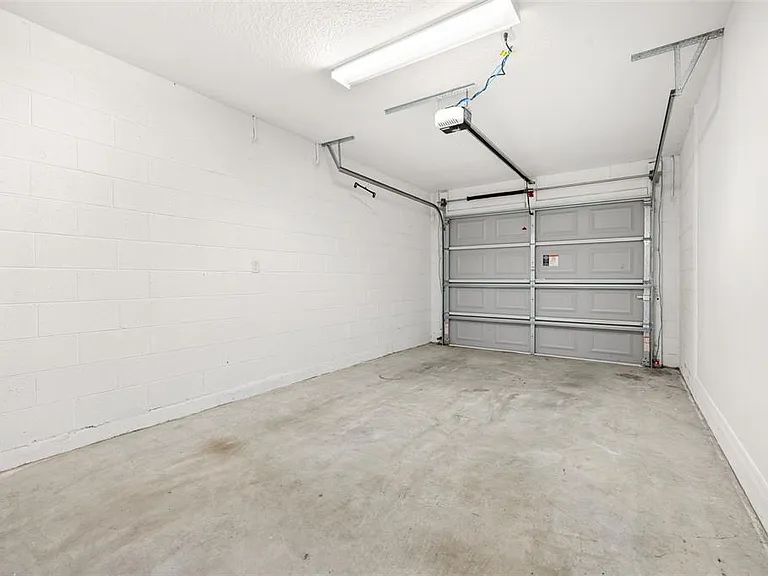 284 Reese Ct — Photo 29