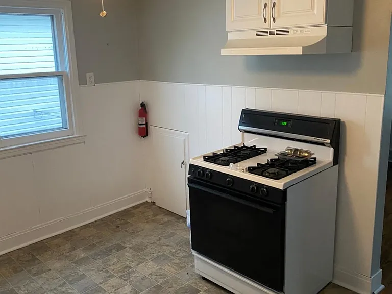 24 Alsace Ave #2 — Photo 8