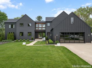 421 Manhattan Rd SE, East Grand Rapids, MI 49506