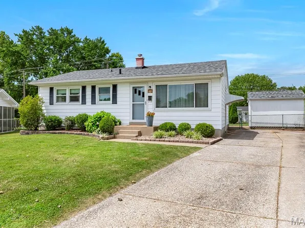 68 Barton Pl, Saint Charles, MO 63301