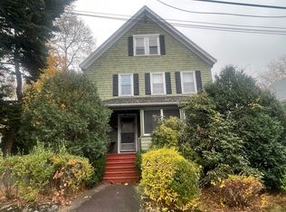52 Bennett St APT 1, Wakefield, MA 01880