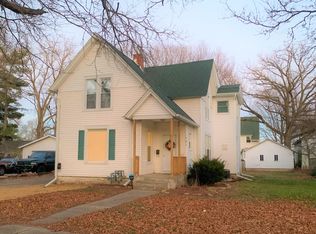 407 N 4th St, Oregon, IL 61061