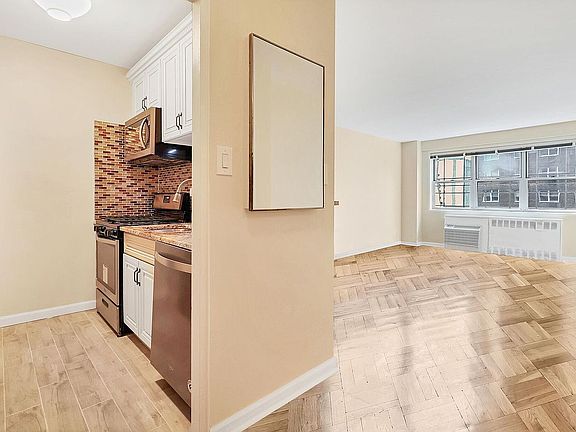 5th image of 30 W 60th St APT 11B