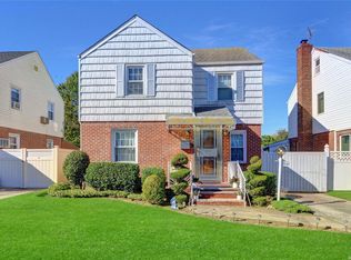 5844 212th St, Oakland Gardens, NY 11364