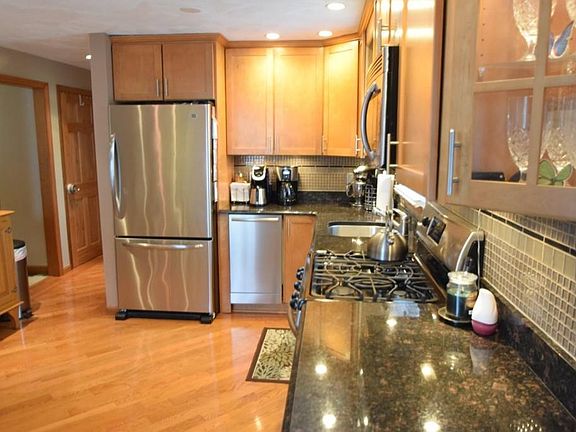 5th image of 102 Pacella Park Dr