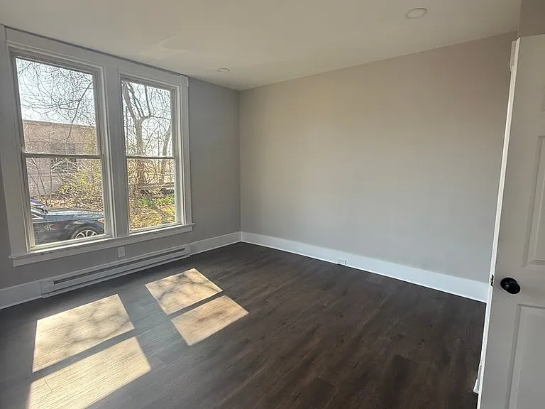 200 Main St. - Red Pod — Photo 15