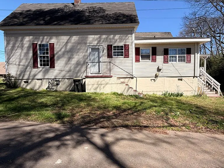 1300 N Broad St NE — Photo 2