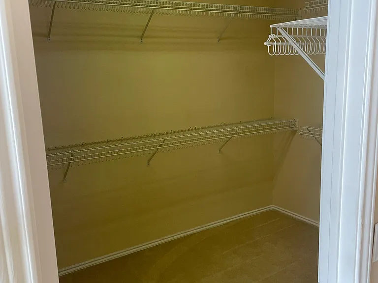 220 E Creekview Dr — Photo 26