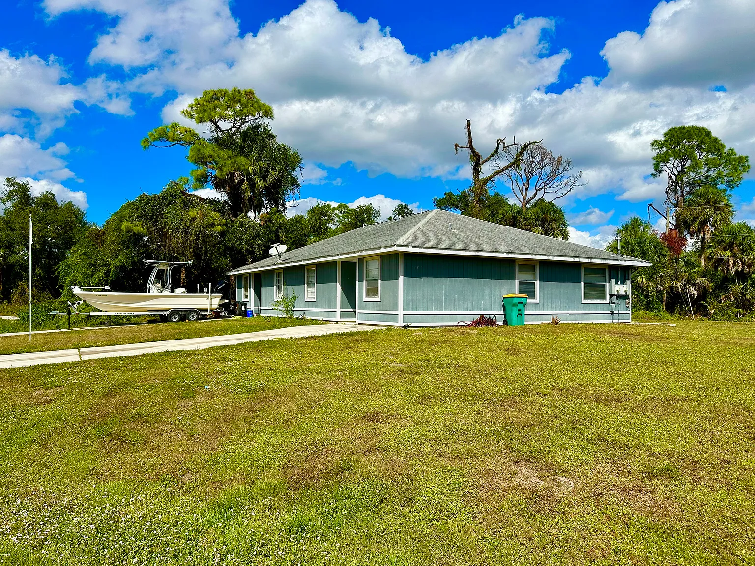 190 Bamboo Dr — Photo 2