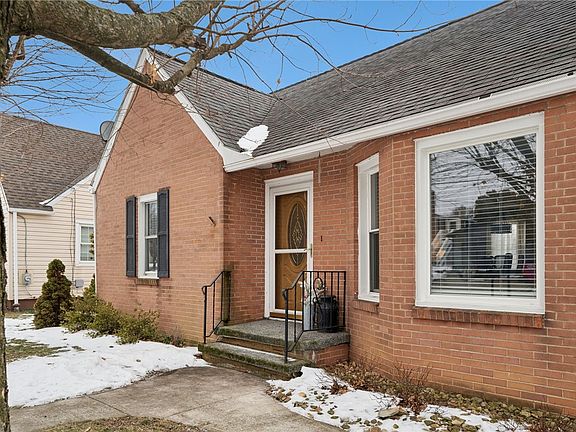 2nd image of 2527 Raymond Ave