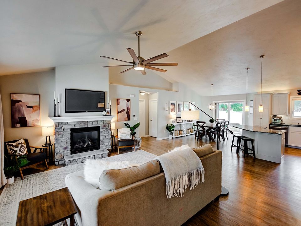 220 N 10th Ave, Winneconne, WI 54986 MLS 50278196 Zillow