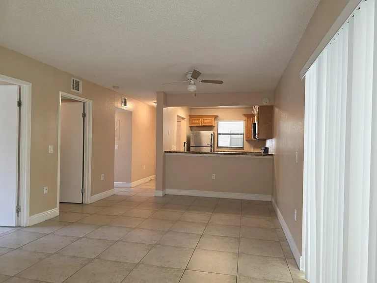 1542 Lake Crystal Dr #H — Photo 22