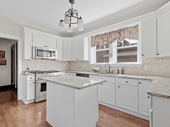 4th image of 1217 N Grove Ave