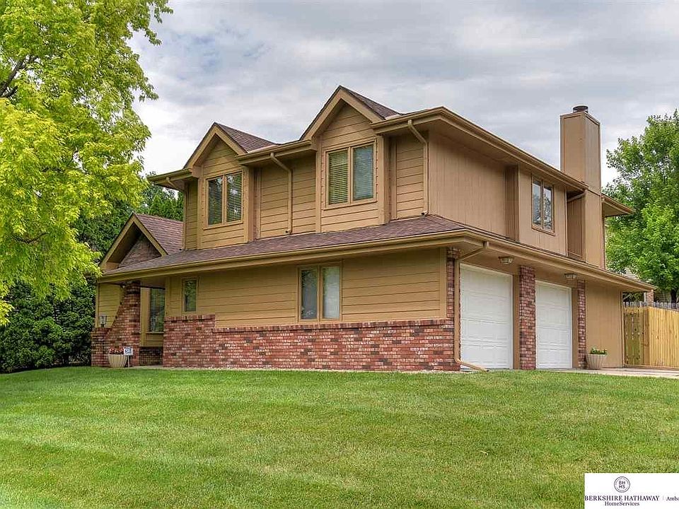 True 4 bedroom, 3 bathroom, 2 car side load garage. New flooring, new counter tops, new hardware, fresh paint.  Beautiful finishes!  Newer mechanicals! Just move in and enjoy!  Located across from park access.  Conveniently located close to all amenities