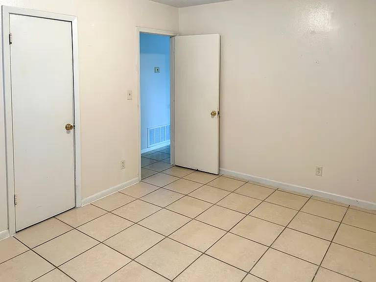 1615 Creighton Rd #B — Photo 4