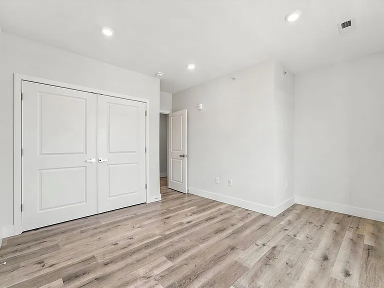 4700 Chestnut — Photo 21