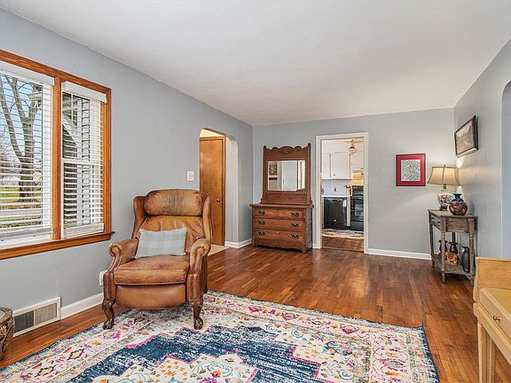 4th image of 1419 Woodward Ave