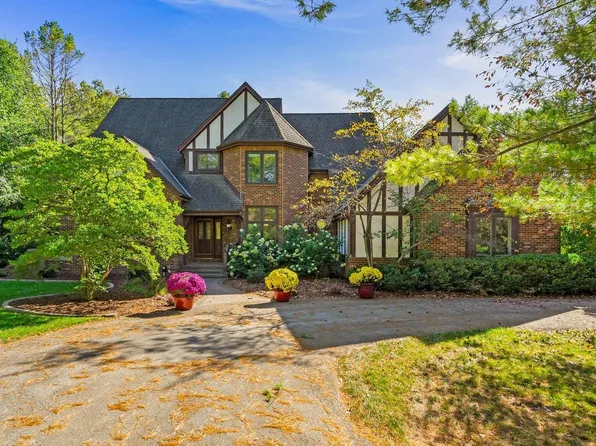 1725 West Fairy Chasm ROAD, River Hills, WI 53217