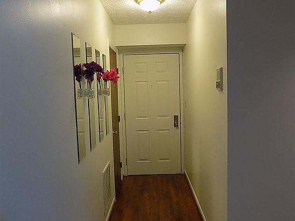 4th image of 5988-1 Meadowcreek Dr #5988-01