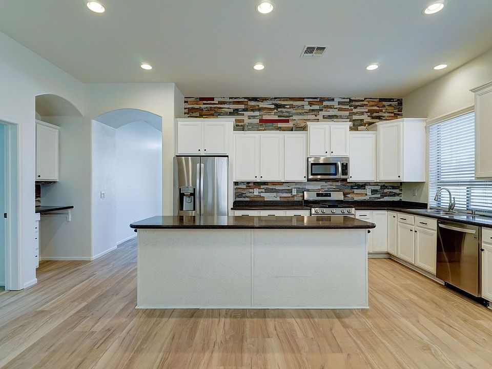 1st image of 1339 E Prickly Pear Dr