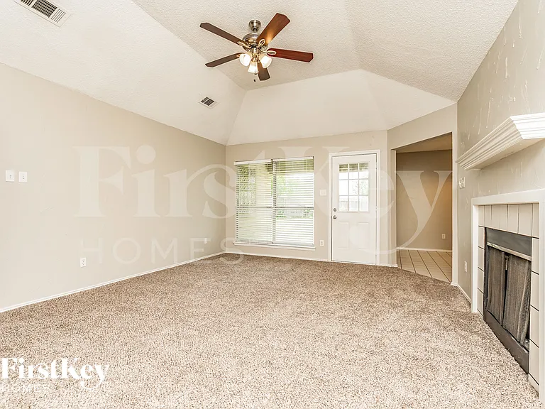 606 Plainview Dr — Photo 3