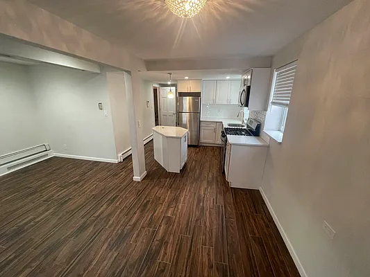 Rented by Metropolis International Realty Inc. | media 15