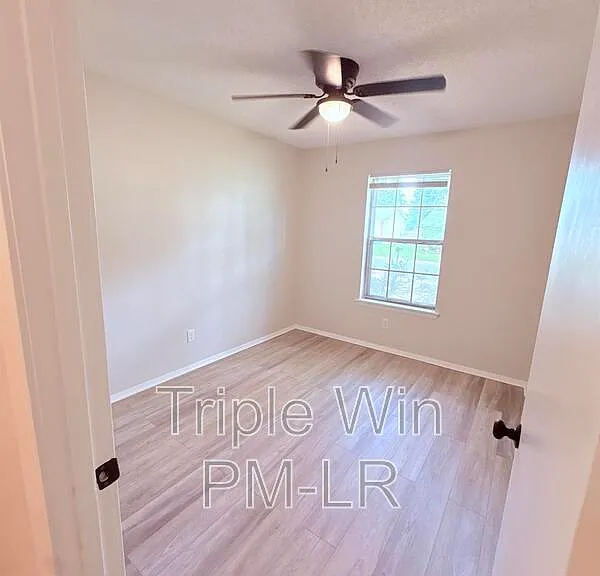 220 Randall Dr — Photo 27