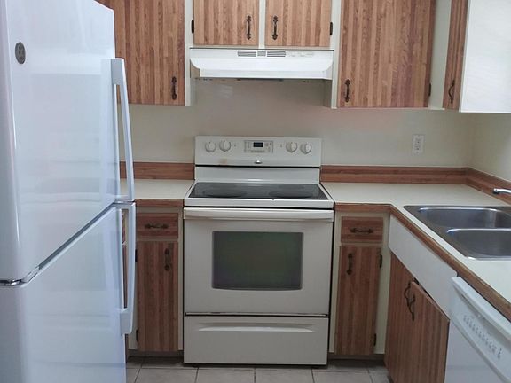 3rd image of 1704 Espanola Ave