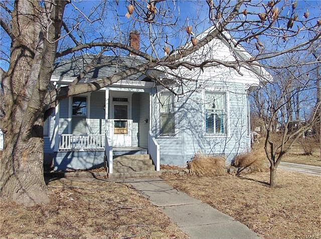 1st image of 210 E 1st North St