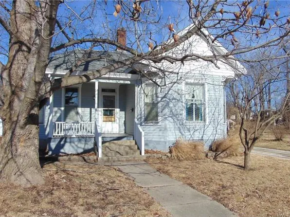 210 E 1st North St, Carlinville, IL 62626