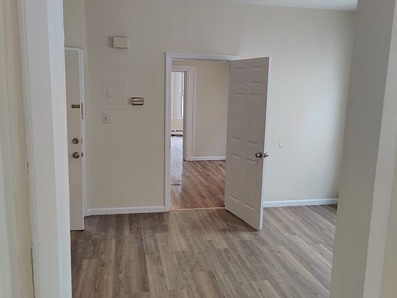 4th image of 137 N 11th St #6
