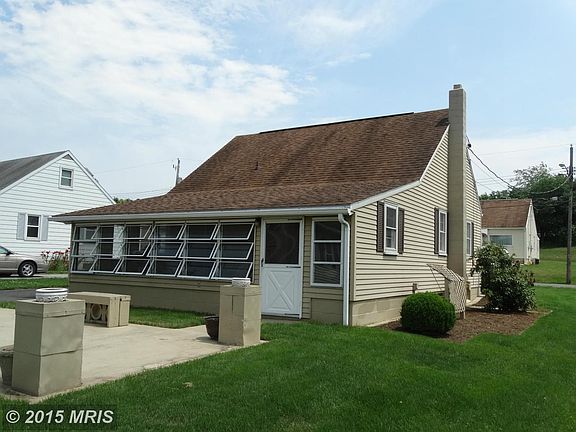 Exterior (Rear)