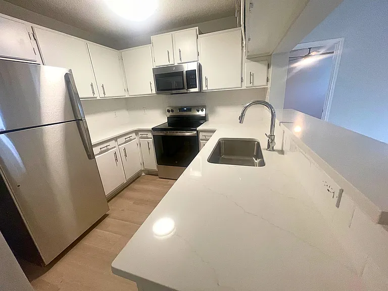 Cambridge Park Apartments — Photo 72