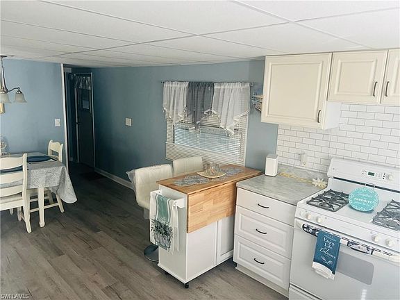 2nd image of 471 Palm DR #310