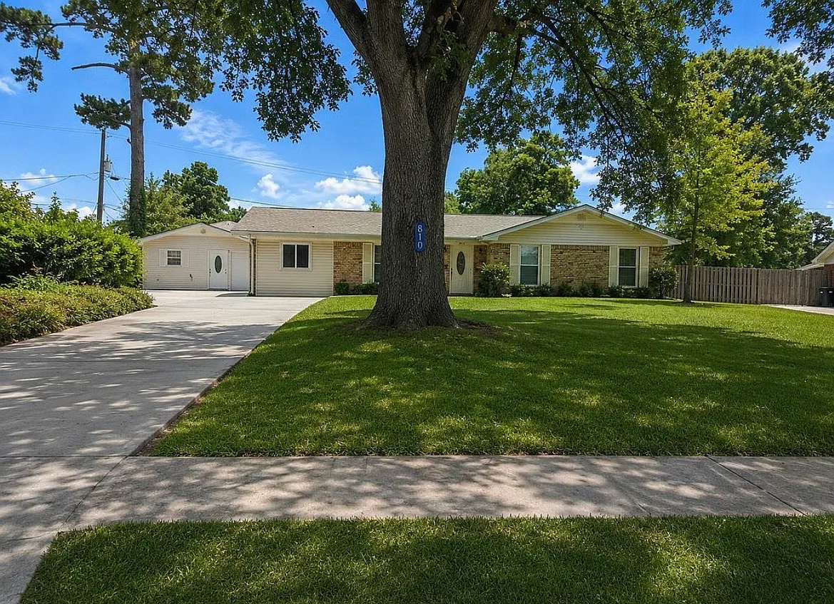 810 Rothmer Dr — Photo 1