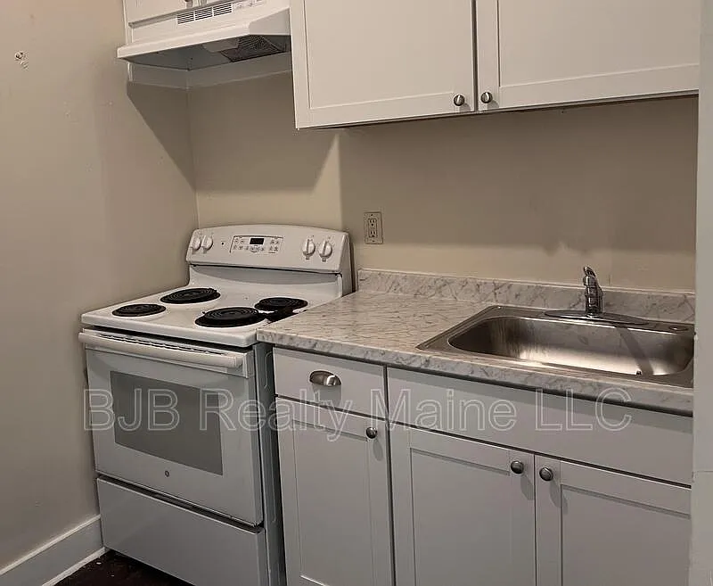 126 Emery St — Photo 3