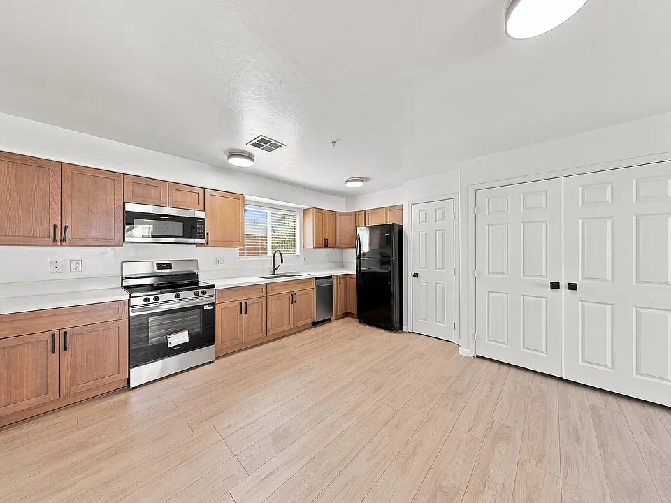 2324 W Lone Cactus Dr #11