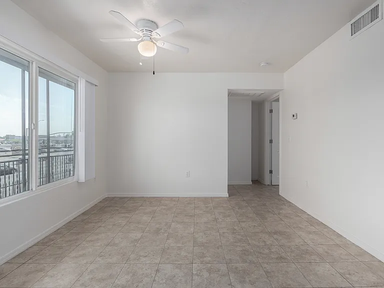 Glendale West — Photo 11