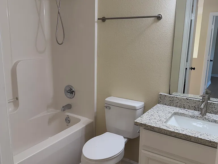 226 Dormont Dr NE — Photo 9