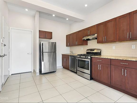 2nd image of 2147 2nd Ave APT 4A